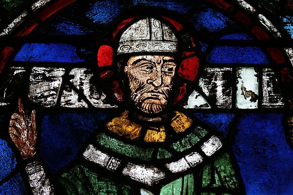 Stained glass window image of Thomas Becket in Canterbury Cathedral