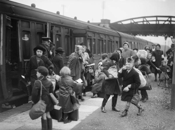 Evacuated children arriving at Brent Station, Devon, in 1940, Author: Ministry of Information Photo Division Photographer