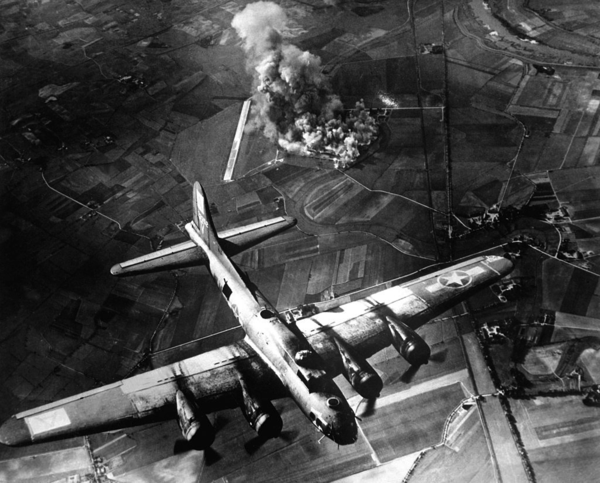 American B-17 bombing raid, Marienburg, 1943