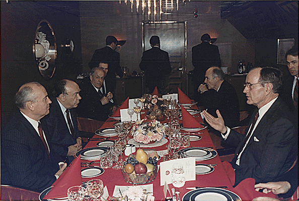 The American President Bush and Soviet President Gorbachev have lunch on the Maxim Gorky boat during the Malta Summit, 12 Feburary 1989